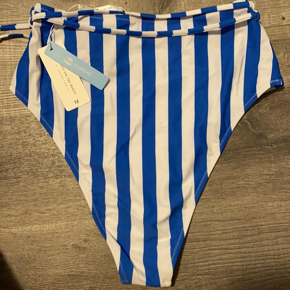 Bikini - Picture 6 of 7